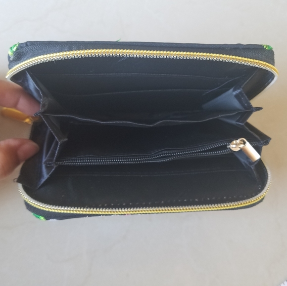 Embroidered wallet - Picture 3 of 3